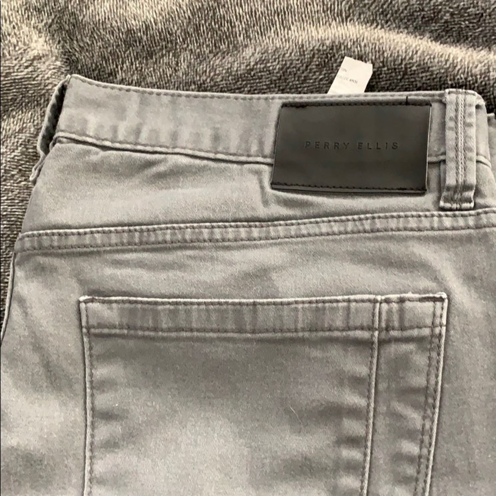 Men’s 32 x 32 Perry Ellis slim fit jeans